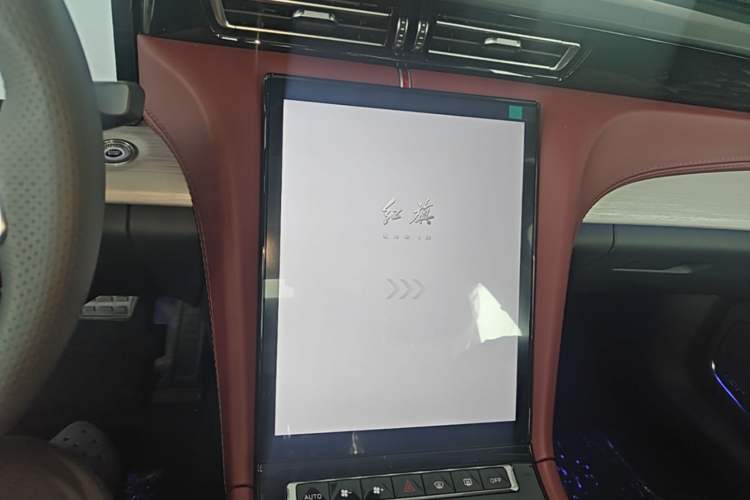Used Hongqi H5 2025 2.0T Automatic Flag Edition – 500 000 Units Commemorative Version Audio And AC Panel