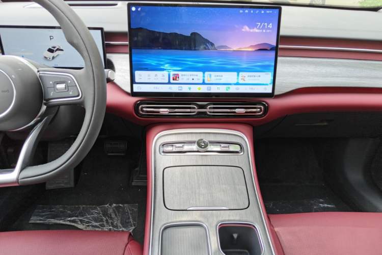 Used Hongqi H5 2025 2.0T Automatic Flag Edition – 500 000 Units Commemorative Version Audio And AC Panel