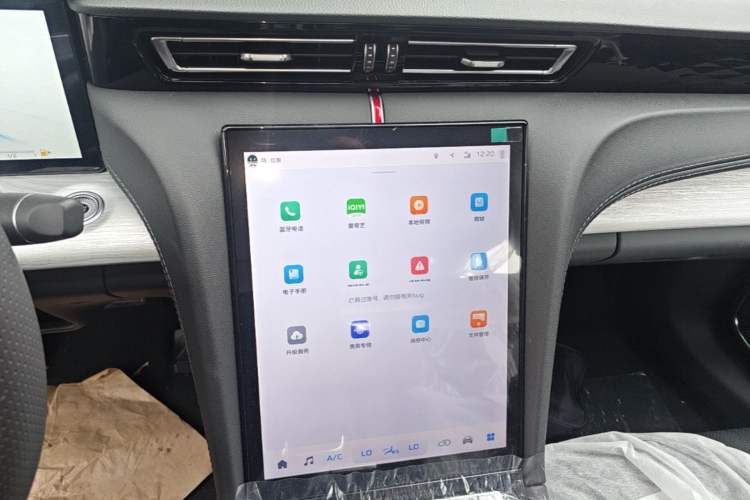 Used Hongqi H5 2025 2.0T Automatic Flag Edition – 500 000 Units Commemorative Version Audio And AC Panel