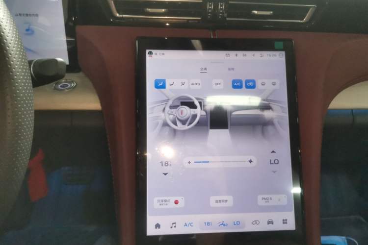 Used Hongqi H5 2025 2.0T Automatic Flag Edition – 500 000 Units Commemorative Version Audio And AC Panel