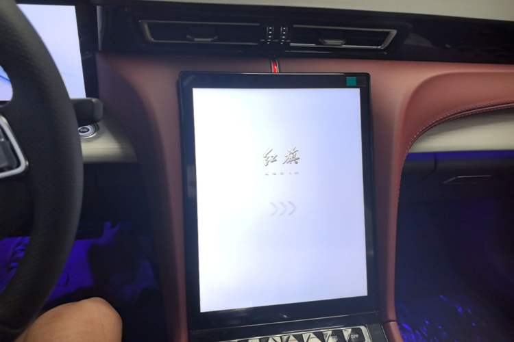 Used Hongqi H5 2025 2.0T Automatic Flag Edition – 500 000 Units Commemorative Version Audio And AC Panel