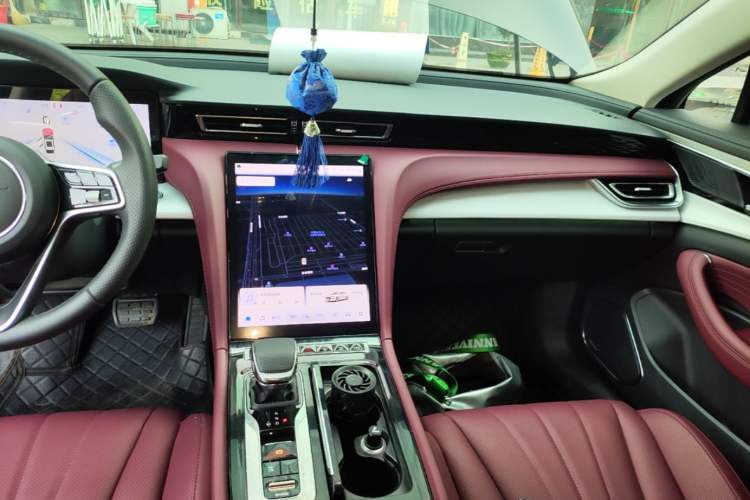 Used Hongqi H5 2025 2.0T Automatic Flag Edition – 500 000 Units Commemorative Version Audio And AC Panel