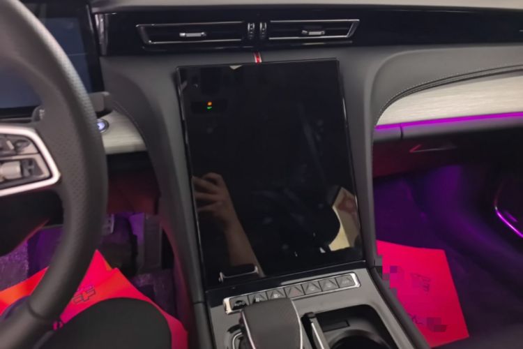 Used Hongqi H5 2025 2.0T Automatic Flag Edition – 500 000 Units Commemorative Version Audio And AC Panel