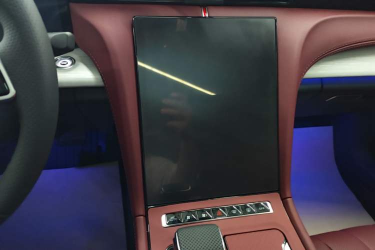 Used Hongqi H5 2025 2.0T Automatic Flag Edition – 500 000 Units Commemorative Version Audio And AC Panel
