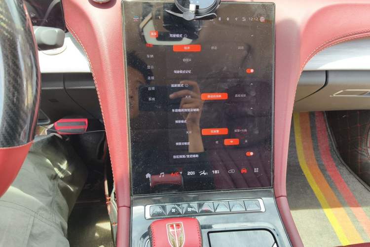 Used Hongqi H5 2025 2.0T Automatic Flag Edition – 500 000 Units Commemorative Version Audio And AC Panel