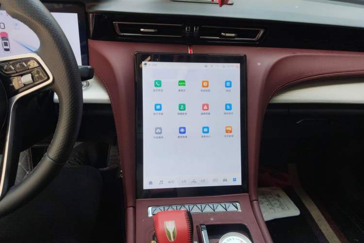 Used Hongqi H5 2025 2.0T Automatic Flag Edition – 500 000 Units Commemorative Version Audio And AC Panel