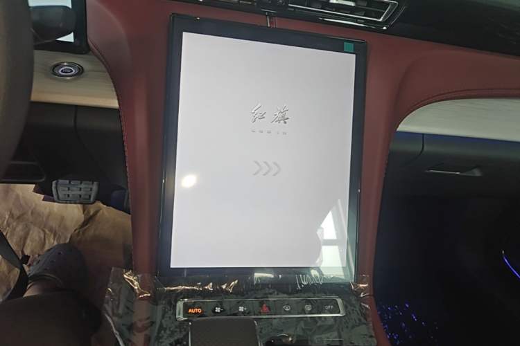 Used Hongqi H5 2025 2.0T Automatic Flag Edition – 500 000 Units Commemorative Version Audio And AC Panel