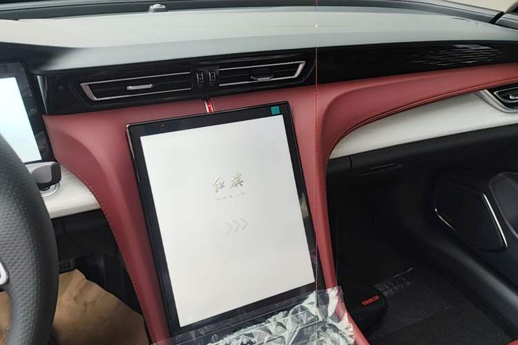 Used Hongqi H5 2025 2.0T Automatic Flag Edition – 500 000 Units Commemorative Version Audio And AC Panel