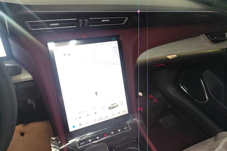 Used Hongqi H5 2025 2.0T Automatic Flag Edition – 500 000 Units Commemorative Version Audio And AC Panel