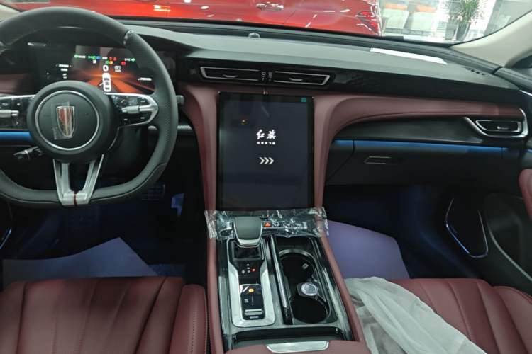 Used Hongqi H5 2025 Model 2.0T Automatic Xuan Ying 2 Million Units Commemorative Edition Audio And AC Panel
