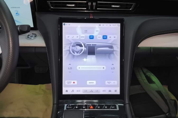 Used Hongqi H5 2025 2.0T Automatic Flag Edition – 500 000 Units Commemorative Version Audio And AC Panel