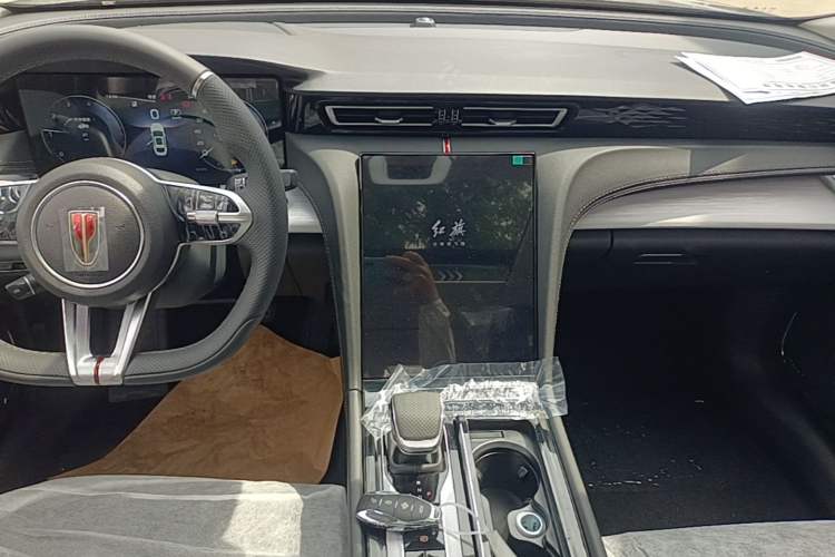Used Hongqi H5 2025 2.0T Automatic Xuan Ying Edition Audio And AC Panel