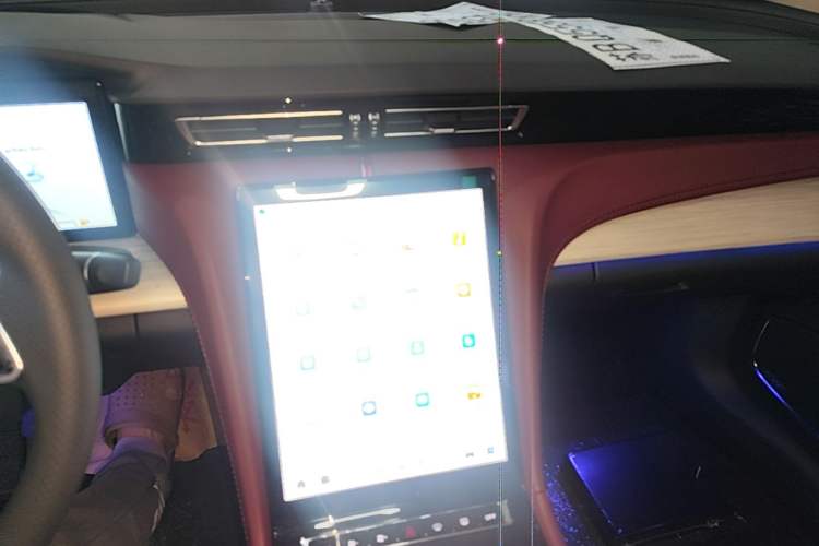 Used Hongqi H5 2025 2.0T Automatic Flag Edition – 500 000 Units Commemorative Version Audio And AC Panel