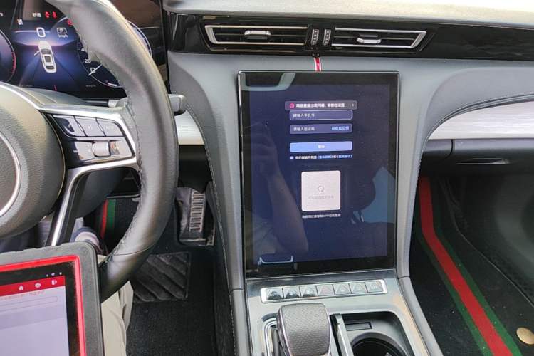 Used Hongqi H5 2025 2.0T Automatic Flag Edition – 500 000 Units Commemorative Version Audio And AC Panel