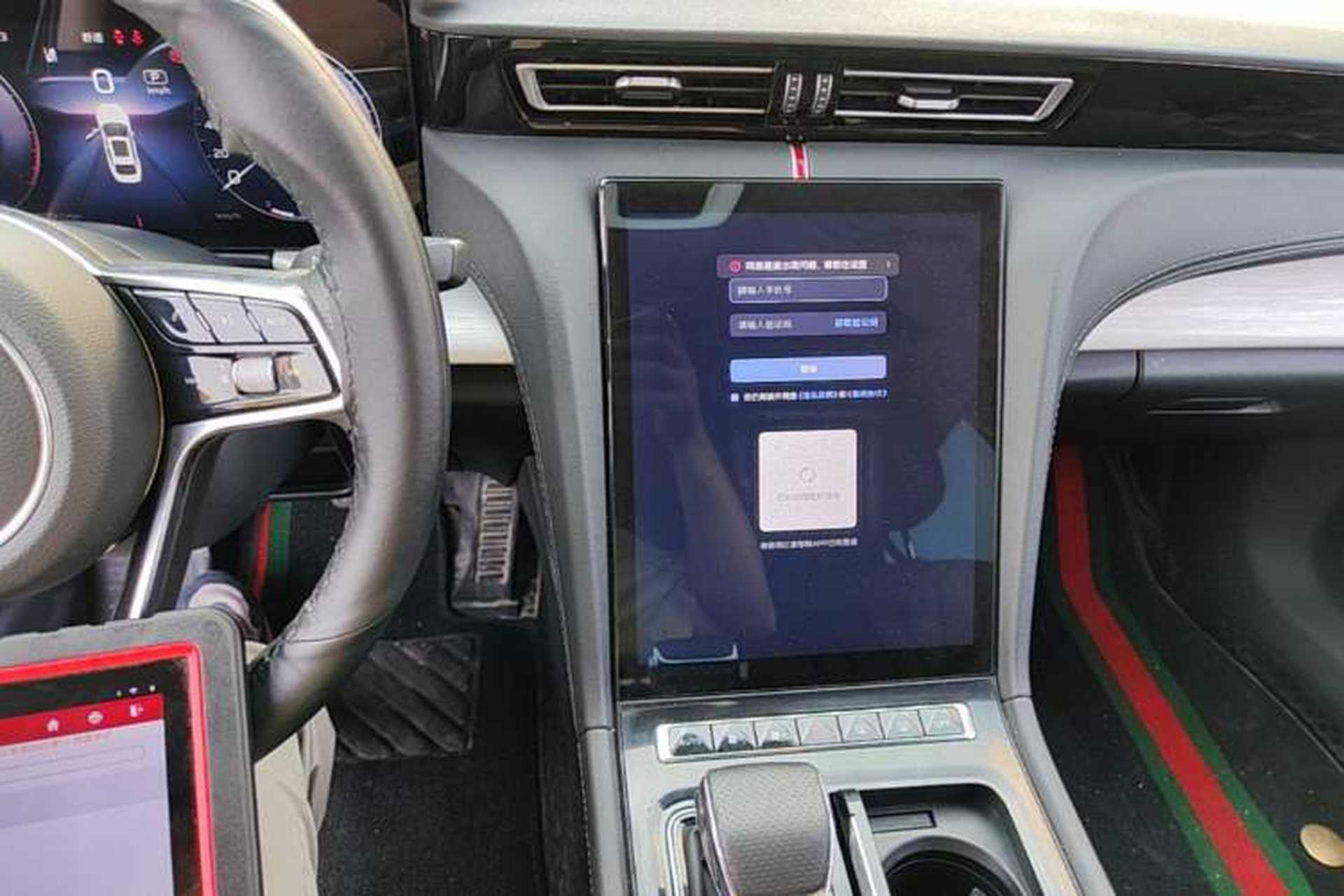 Used Hongqi H5 2025 2.0T Automatic Flag Edition – 500 000 Units Commemorative Version Audio And AC Panel