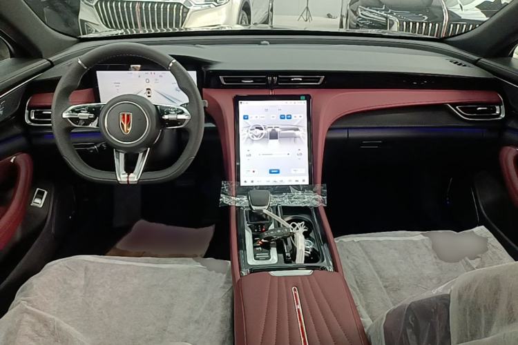 Used Hongqi H5 2025 Model 2.0T Automatic Xuan Ying 2 Million Units Commemorative Edition Center Console