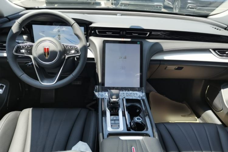 Used Hongqi H5 2025 2.0T Automatic Flag Edition – 500 000 Units Commemorative Version Center Console