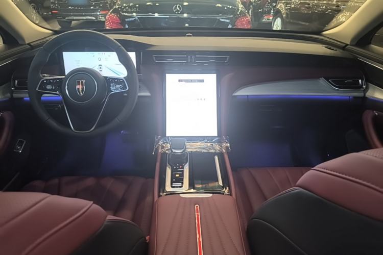 Used Hongqi H5 2025 2.0T Automatic Flag Edition – 500 000 Units Commemorative Version Center Console
