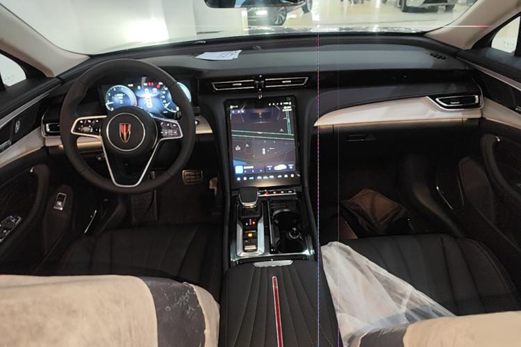 Used Hongqi H5 2025 2.0T Automatic Flag Edition – 500 000 Units Commemorative Version Center Console