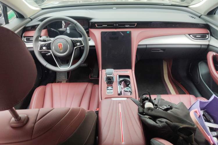 Used Hongqi H5 2025 2.0T Automatic Flag Edition – 500 000 Units Commemorative Version Center Console