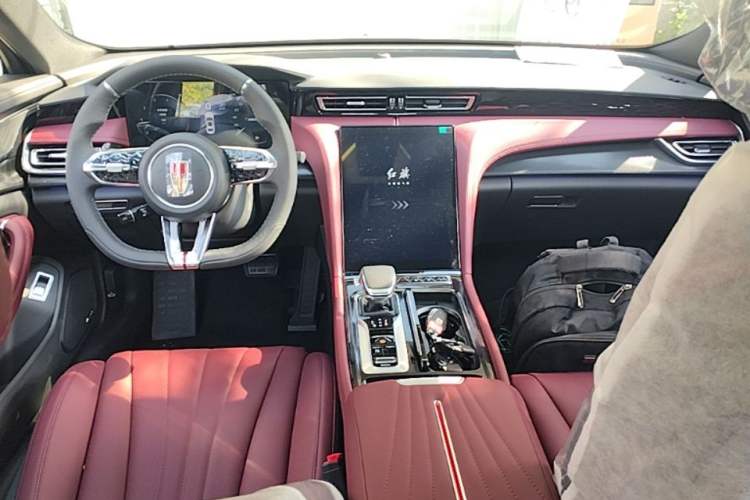Used Hongqi H5 2025 2.0T Automatic Xuan Ying Edition Center Console