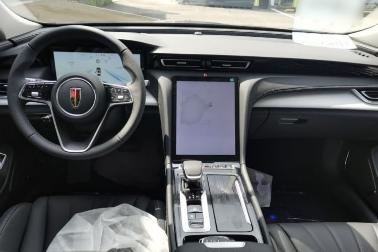 Used Hongqi H5 2025 2.0T Automatic Flag Edition – 500 000 Units Commemorative Version Center Console