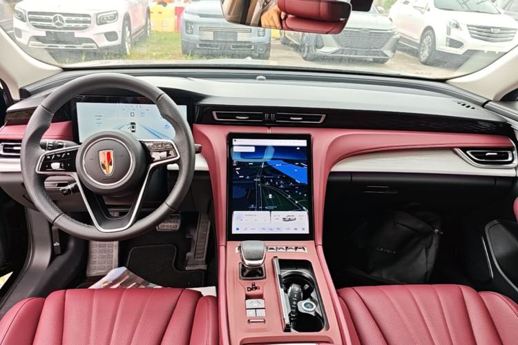Used Hongqi H5 2025 2.0T Automatic Flag Edition – 500 000 Units Commemorative Version Center Console