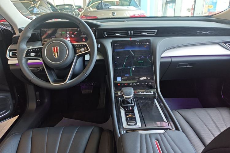 Used Hongqi H5 2025 2.0T Automatic Flag Edition – 500 000 Units Commemorative Version Center Console