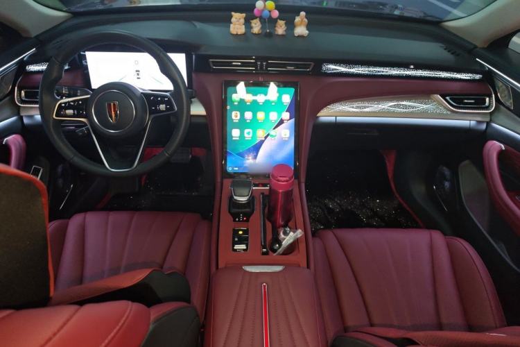 Used Hongqi H5 2025 2.0T Automatic Flag Edition – 500 000 Units Commemorative Version Center Console