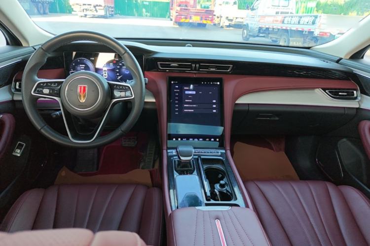Used Hongqi H5 2025 2.0T Automatic Flag Edition – 500 000 Units Commemorative Version Center Console