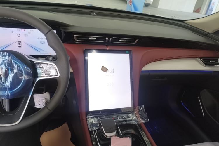 Used Hongqi H5 2025 2.0T Automatic Flag Edition – 500 000 Units Commemorative Version Center Console