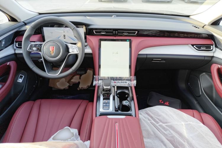 Used Hongqi H5 2025 2.0T Automatic Flag Edition – 500 000 Units Commemorative Version Center Console