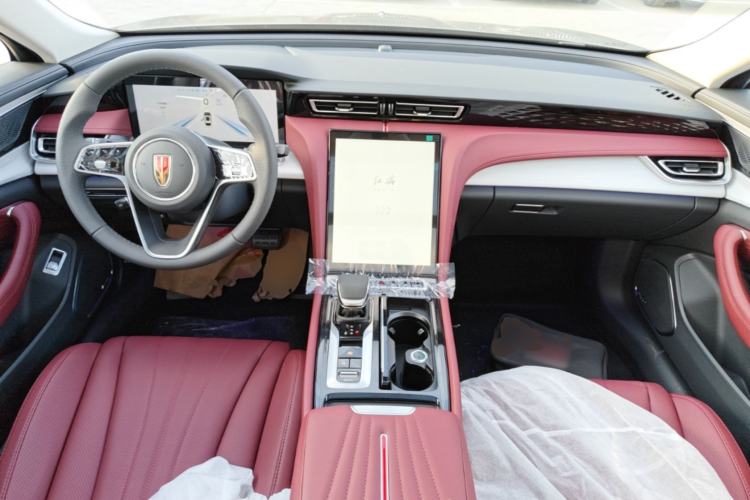 Used Hongqi H5 2025 2.0T Automatic Flag Edition – 500 000 Units Commemorative Version Center Console