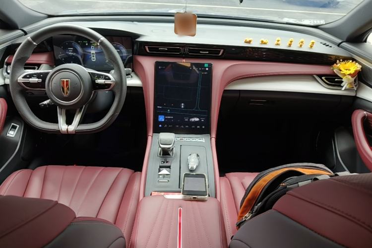 Used Hongqi H5 2025 2.0T Automatic Xuan Ying Edition Center Console