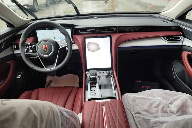 Used Hongqi H5 2025 2.0T Automatic Flag Edition – 500 000 Units Commemorative Version Center Console