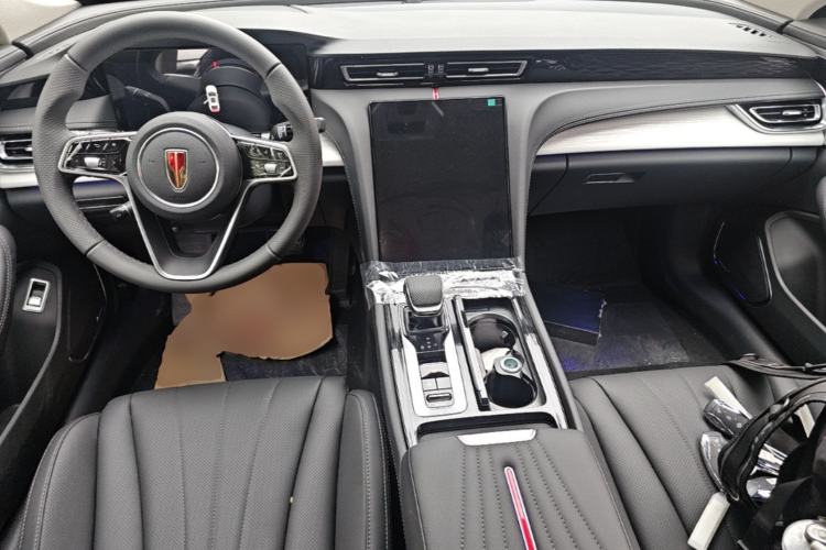 Used Hongqi H5 2025 2.0T Automatic Flag Edition – 500 000 Units Commemorative Version Center Console
