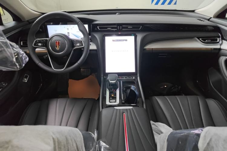 Used Hongqi H5 2025 2.0T Automatic Flag Edition – 500 000 Units Commemorative Version Center Console