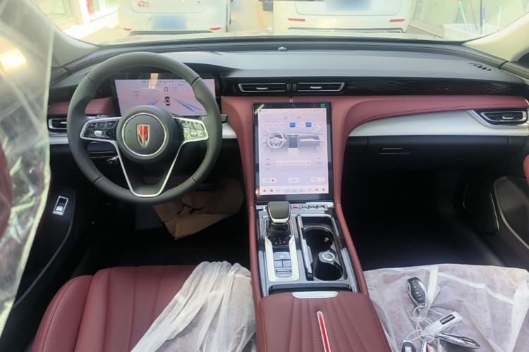 Used Hongqi H5 2025 2.0T Automatic Flag Edition – 500 000 Units Commemorative Version Center Console
