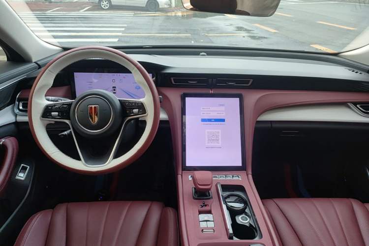 Used Hongqi H5 2025 2.0T Automatic Flag Edition – 500 000 Units Commemorative Version Center Console