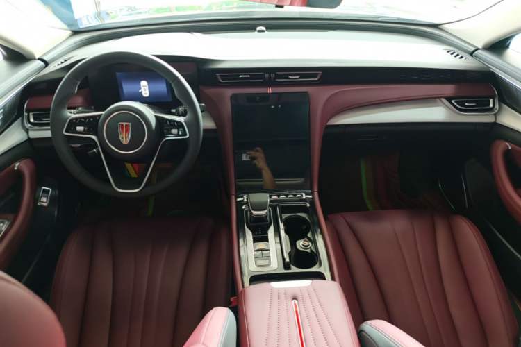 Used Hongqi H5 2025 1.5T DCT Qiyun 500 000th Unit Commemorative Edition Center Console