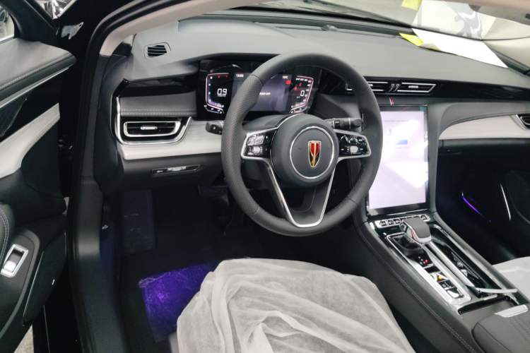 Used Hongqi H5 2025 1.5T DCT Qiyun 500 000th Unit Commemorative Edition Center Console