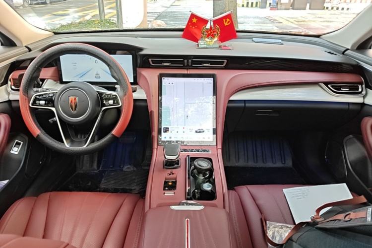 Used Hongqi H5 2025 2.0T Automatic Flag Edition – 500 000 Units Commemorative Version Center Console