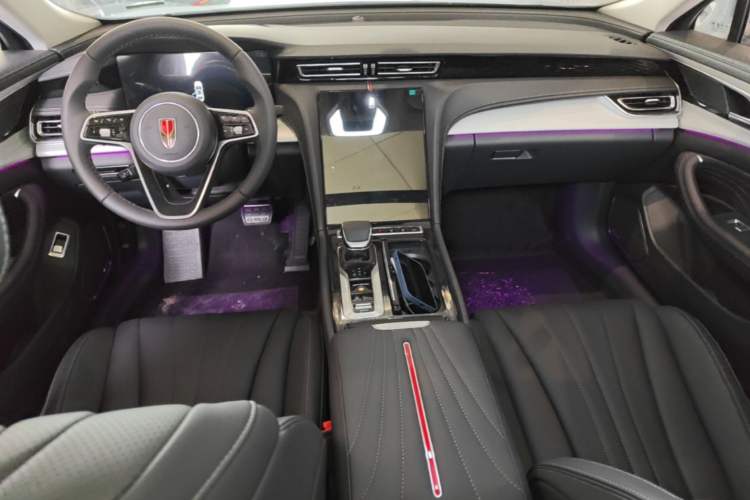 Used Hongqi H5 2025 2.0T Automatic Flag Edition – 500 000 Units Commemorative Version Center Console
