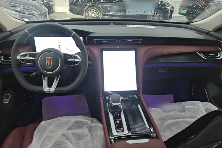Used Hongqi H5 2025 Model 2.0T Automatic Xuan Ying 2 Million Units Commemorative Edition Center Console
