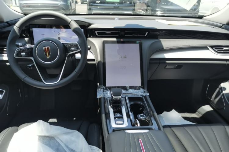 Used Hongqi H5 2025 2.0T Automatic Flag Edition – 500 000 Units Commemorative Version Center Console