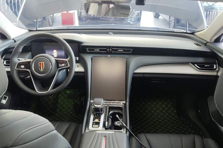 Used Hongqi H5 2025 1.5T DCT Qiyun 500 000th Unit Commemorative Edition Center Console