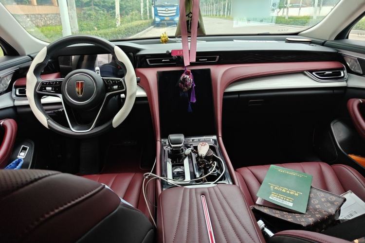 Used Hongqi H5 2025 1.5T DCT Qiyun 500 000th Unit Commemorative Edition Center Console