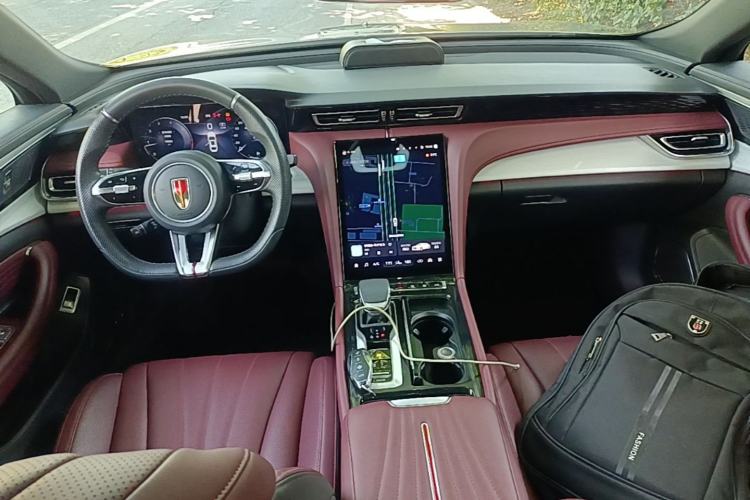 Used Hongqi H5 2025 2.0T Automatic Xuan Ying Edition Center Console
