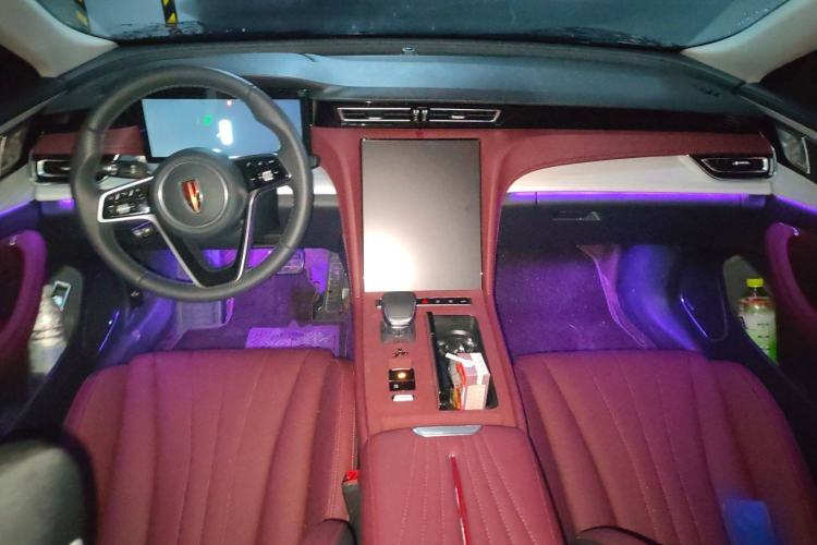 Used Hongqi H5 2025 2.0T Automatic Flag Edition – 500 000 Units Commemorative Version Center Console