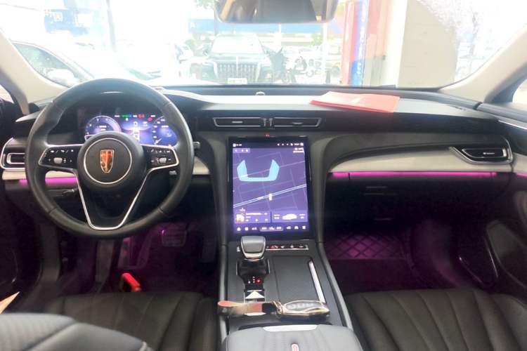 Used Hongqi H5 2025 2.0T Automatic Flag Edition – 500 000 Units Commemorative Version Center Console